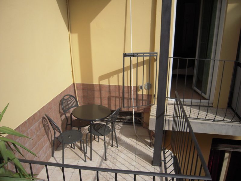 Monolocale con balcone, Bologna, via Palestro