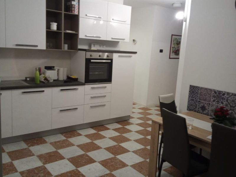 Stanza singola con letto matrimoniale in Corso Bettini, Rovereto